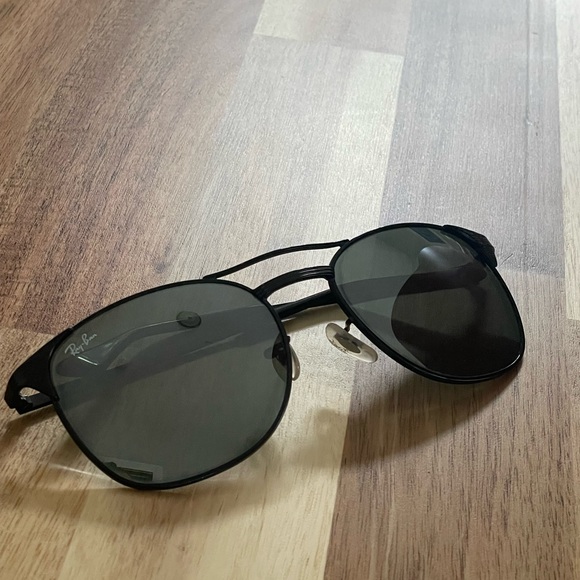 Ray-Ban Black Aviator Sunglasses - Picture 2 of 7